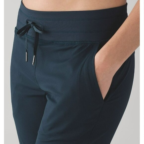 Lululemon | NWT Dance Studio Crop II (Unlined 20") Pants Nocturnal Teal Size 2 - Picture 14 of 15